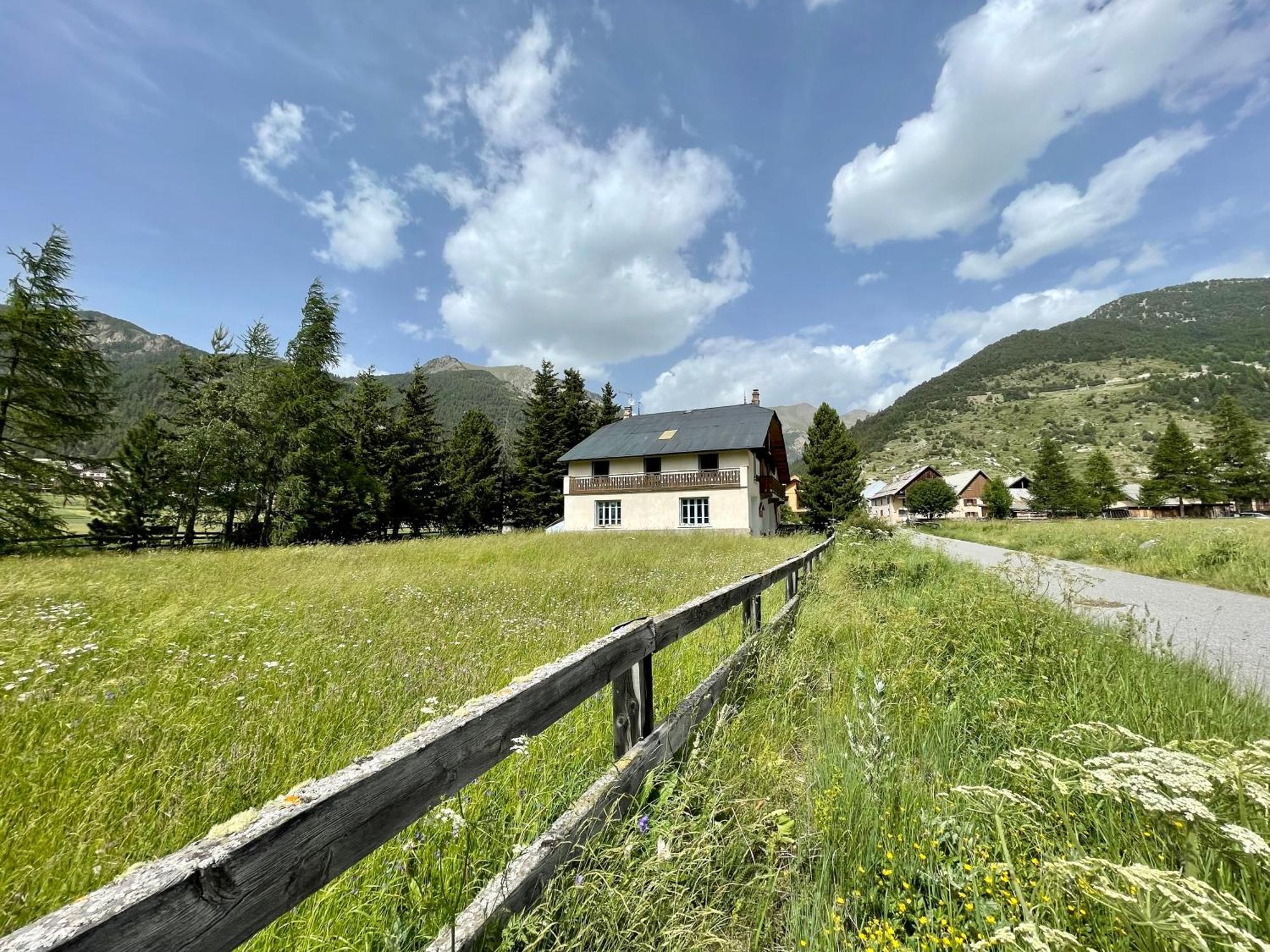 Gite Montagne 1 A 25 Places "Chalet Coste Belle" Ceillac Exterior foto
